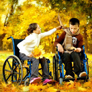 дети в колясках инвалидных