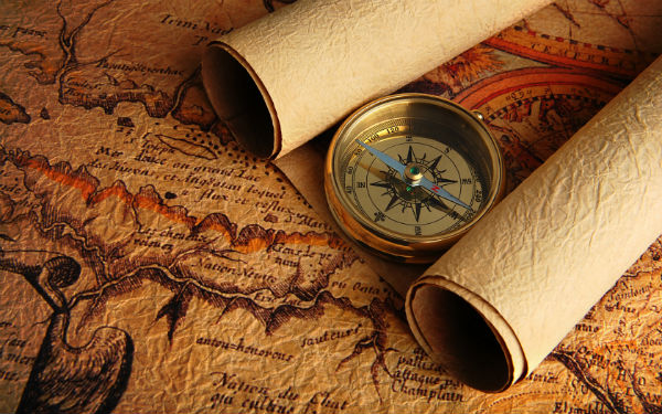 Старинный компас и карта