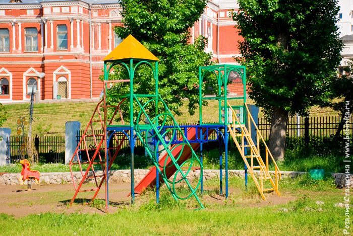 Детская площадка в Струковском саду