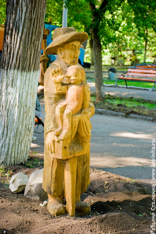Скульптуры в Струковском